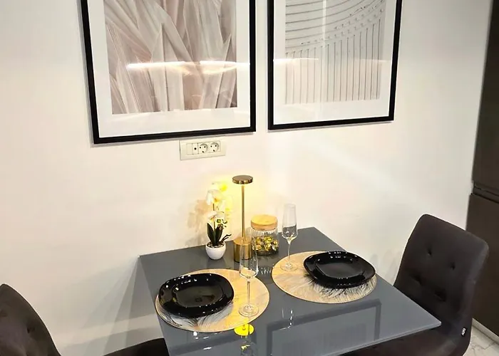 Modern With Free Parking & Balcony - Lannister *