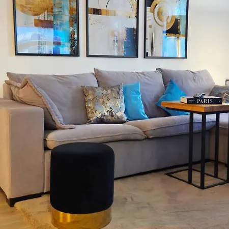 Apartment Modern With Free Parking & Balcony - Lannister