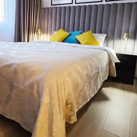 Modern With Free Parking & Balcony - Lannister Апартаменты Бухарест
