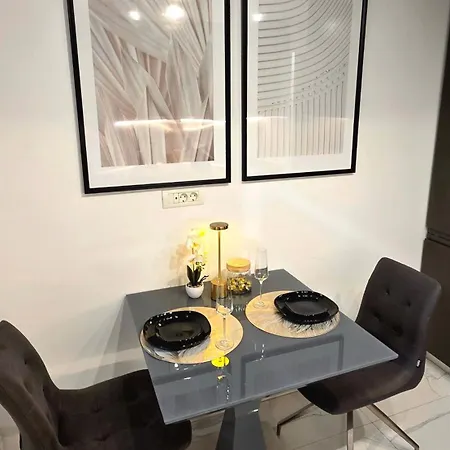 Modern With Free Parking & Balcony - Lannister *