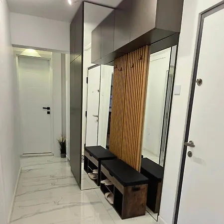Modern With Free Parking & Balcony - Lannister Apartment