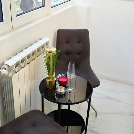 Apartment Modern With Free Parking & Balcony - Lannister *