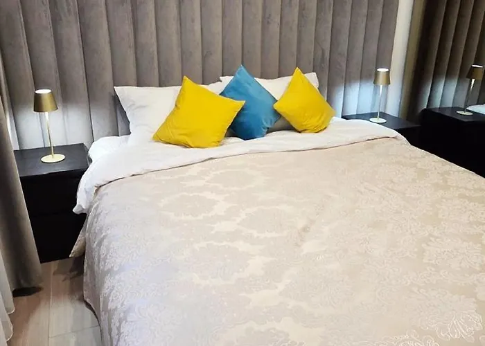 Modern With Free Parking & Balcony - Lannister Apartament *