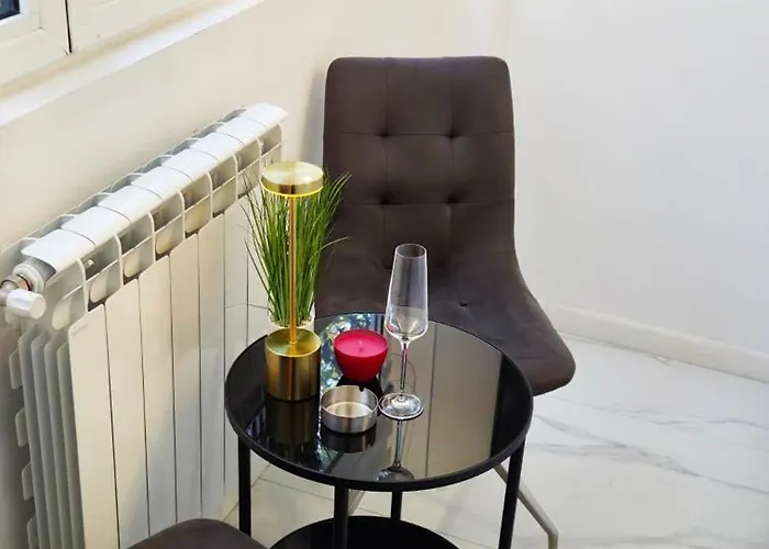 Apartament Modern With Free Parking & Balcony - Lannister *